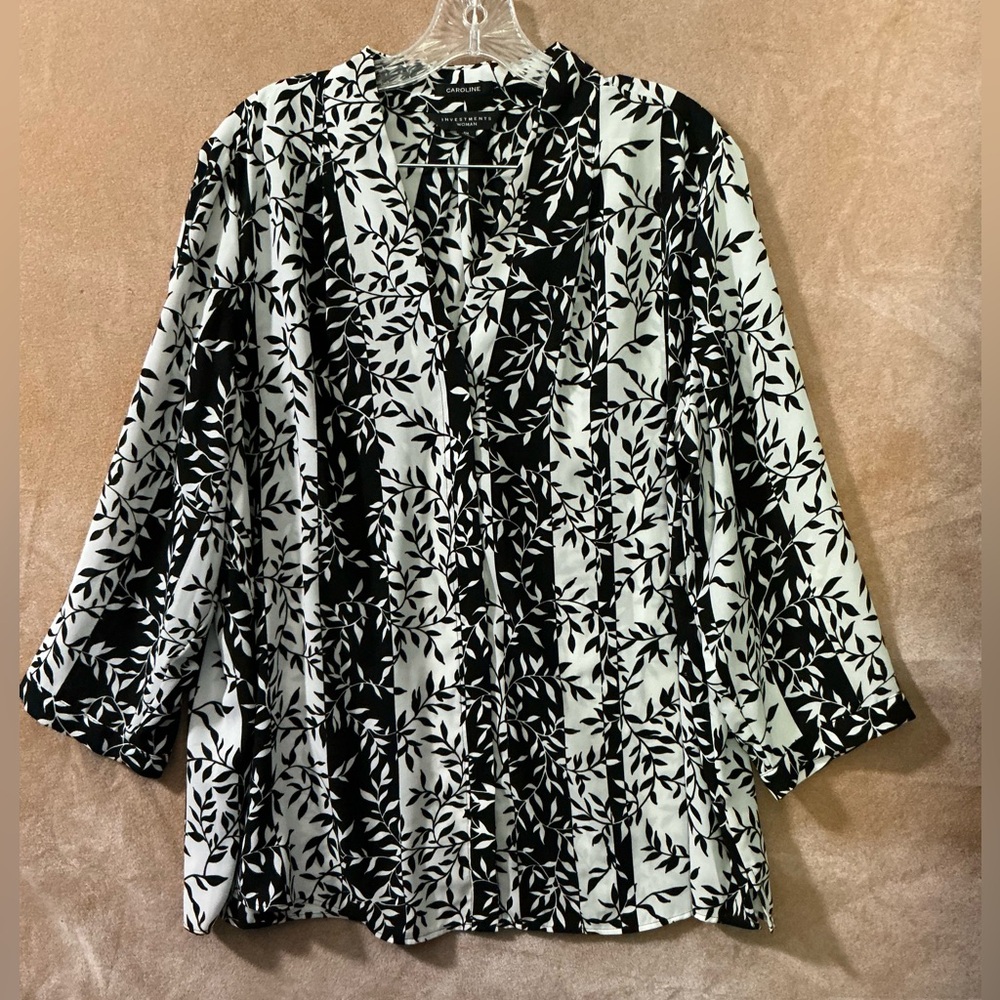 Investments Black and White Leaf Pattern‎ Blouse